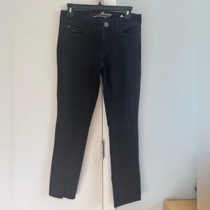 Tommy Hilfiger women’s Black Skinny Jeans. Size 2P